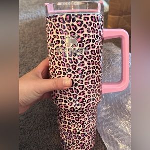 Pink leopard 40 ounce cup